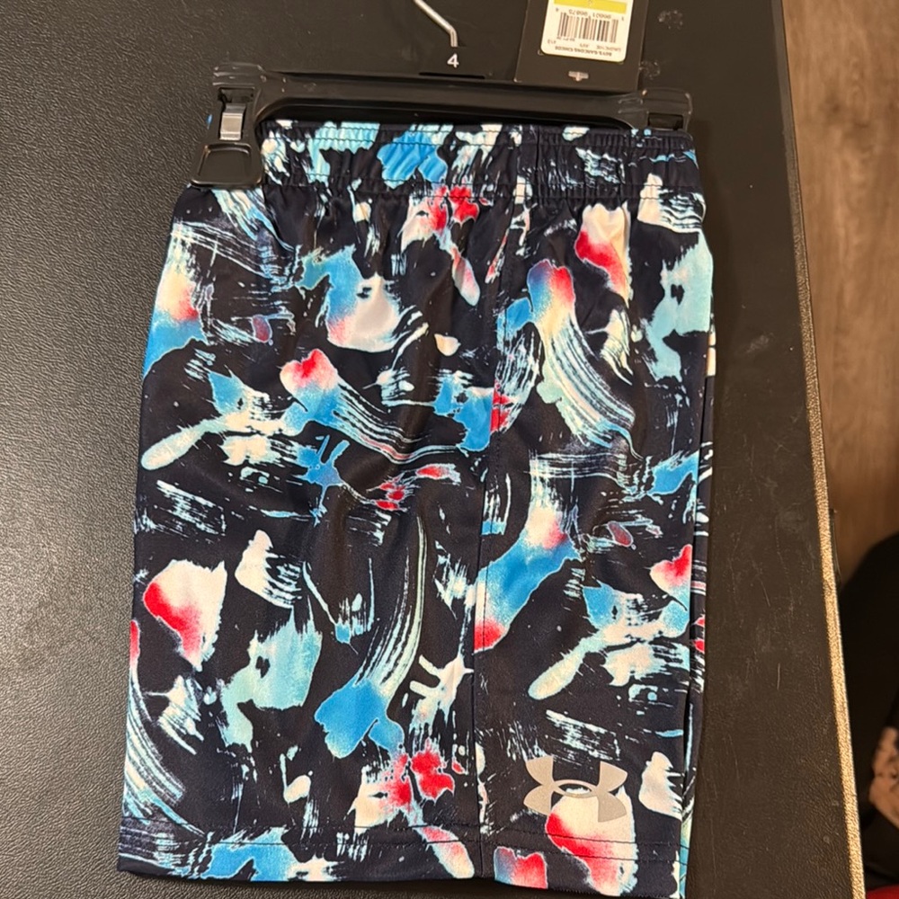 🧡15 for $20🧡 
Under Armour Printed Bush Strokes Shorts| size 4